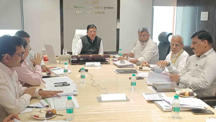 मंत्री आशिष जैस्वाल यांचे दालनात हळद संशोधन केंद्र बाबत बैठक 1